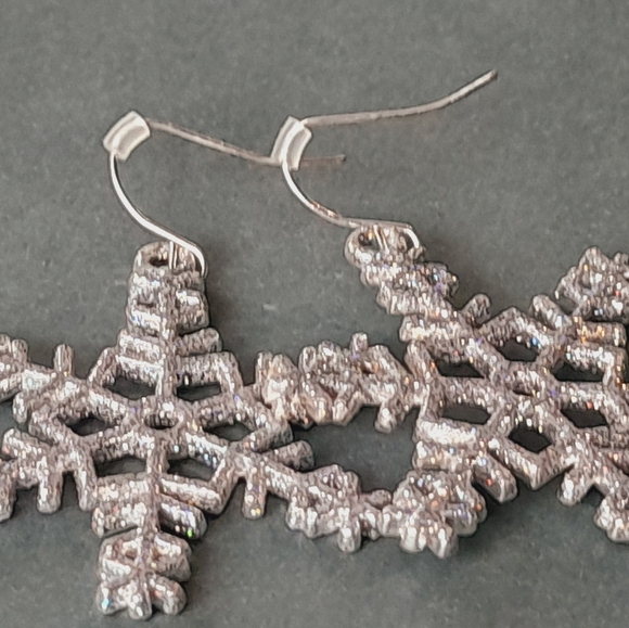Snow Silver Flake Errings - Picture 3 of 5